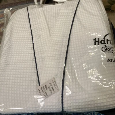 New Hard Rock Hotel Casino One Size Waffle Robe Atlantic City White W/ Blue Trim