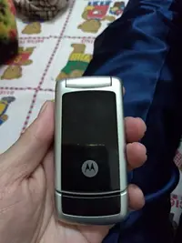 在飛比找Yahoo!奇摩拍賣優惠-MOTOROLA W220 折疊式手機