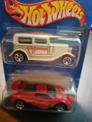 2001 Hot Wheels Walgreens Exclusive 2 Pack 32 Ford Delivery MS-T Suzuka Series 3