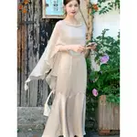 LONG FORM JADE BUTTON COAT 由柔軟、薄而涼爽的雪紡製成,適合女性打造高光 (C-02)