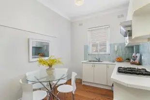 Sunny 2 Bed Apartment in Coogee