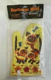 1970's Barbeque Mitt Cats Pattern Unopened New in Packet Made in Hong Kong