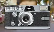 5 x Retro Silver Disposable Wedding Cameras 27exp, flash & matching table cards