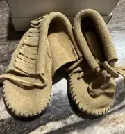 NEW Minnetonka Infants Fringe Bootie Ankle Boots Moccasin Size 3 Fall