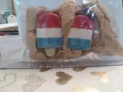 NIB red/white/blue ICE CREAM SALT & PEPPER shakers