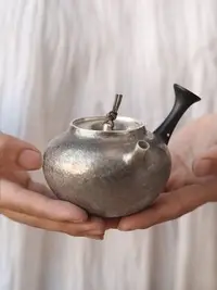 在飛比找Yahoo!奇摩拍賣優惠-側把銀壺 小銀壺泡茶壺 999純銀 藤日本銀茶具純手工銀壺 