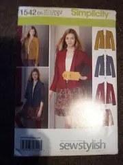 Unused pattern woman's Jacket & skirt size 4-12, Simplicity 2013