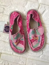 在飛比找Yahoo!奇摩拍賣優惠-sanuk 長頸鹿女童鞋 / 休閒鞋、size：12 【美國