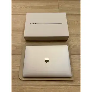 二手近全新 Apple MacBook Air M1 13.3吋 銀(女用機)