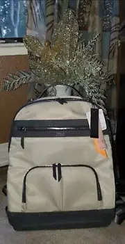 NEW TARGUS NEWPORT COLLECTION IVORY GREY ELEGANT 15" LAPTOP PADDED BACKPACK