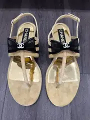 Chanel 24 Caramel Camel Brown Beige CC BLACK BOW LOGO Gold Sandals 40