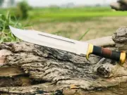 Beautiful Demascus Handmade Hunting Bowie Knife Custom Made.