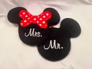 Disney Parks Minnie Mouse Potholder Set of 2 Oven Mitts Kitchen Pot Holder NEW
