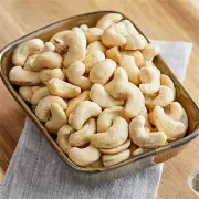 Regal Medium Raw Cashews 10 lb. WS-999CARAWMD10
