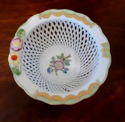 Herend Hungary Rothschild Queen Victoria HP Basket Weave 4" Dia 7376/ VBA