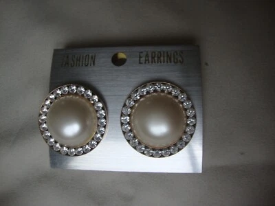 VINTAGE 1980s RETRO MOD ROUND FAUX PEARL W/ RHINESTONES GOLD TONE STUD EARRINGS