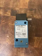 Honeywell Cat. LSP7L3 Micro Switch Limit NIB