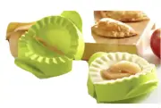 TUPPERWARE EMPANADA MAKER SET 2 pc PIE TURNOVER HOTPOCKET PIEROGI DUMPLING NEW