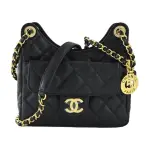 【CHANEL 香奈兒】HOBO BAG 經典雙C LOGO菱格紋小牛皮流浪包(黑色)