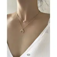 在飛比找蝦皮購物優惠-Moon & pearl layered necklace