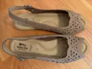 Sandals leather new never worn, size US 9.5-10 which is 41 in UK new
