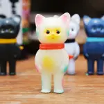 【🔥 COJICA 平本怪獣 扭蛋 系列一期色 蓄光色 紅圍巾 】HIRAMOTO KAIJU SOFUBI 公仔 夜光