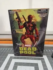 Diamond Select Marvel Comics DEADPOOL 1:8 Scale Deluxe MODEL KIT New open box