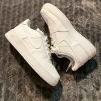 在飛比找蝦皮購物優惠-Nike Air Force 1 07 全白 復古 皮革 低