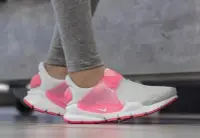 在飛比找Yahoo!奇摩拍賣優惠-MR.CH - Nike Sock Dart GS 灰粉紅白