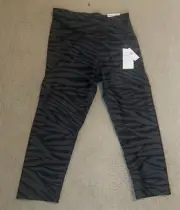 NWT Old Navy Crop Elevate Legging Go Dry Powersoft Large Dark Zebra Pockets