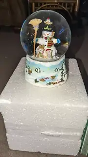 The San Francisco Music Box Gary Patterson Happy Holidays Snowman Snow Globe