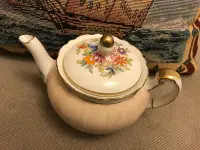 在飛比找Yahoo!奇摩拍賣優惠-英國製 骨瓷 茶壺