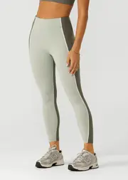 [Lorna Jane] Go The Distance Ankle Biter Leggings in Green, Size - Medium M Agave Green