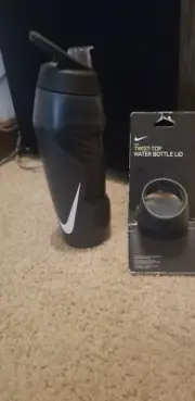 Nike Hyperfuel Water Bottle Flip Top 32 fl oz and twist top bottle lid