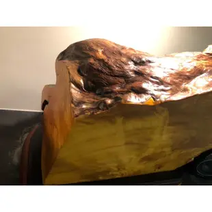 台灣黃檜樹瘤 閃花 非常重 40幾公斤含台子