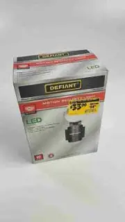 Defiant 180 Degree Motion Activated LED Outdoor 200 Lumen Security Light NEW
