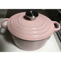 在飛比找蝦皮購物優惠-le creuset 鑄鐵鍋 18公分 雪紡粉(二手）