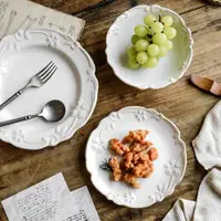 在飛比找ETMall東森購物網優惠-復古櫻花浮雕陶瓷餐盤歐式餐具西餐盤湯盤碗盤套裝水果碗沙拉碗盤