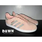 【DAWN SHOP】現貨ADIDAS GAZELLE W BA7656 粉灰配色 麂皮 女段 燙金