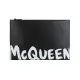 【ALEXANDER MCQUEEN】ALEXANDER McQUEEN油漆白字LOGO男士小牛皮拉鍊手拿包(黑)