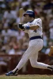 Infielder Paul Molitor Milwaukee Brewers swings and watches t- Baseball Photo 2