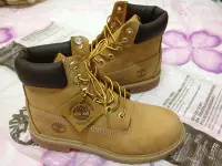 在飛比找Yahoo!奇摩拍賣優惠-Timberland經典黃靴 大童版5M~3800搬家賠售