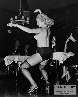 RITA GRABLE BURLESQUE ENTERTAINER - 8X10 PUBLICITY PHOTO (BT-741)