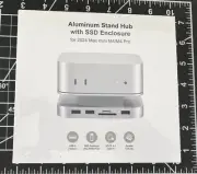 MAC M4 MINI STAND HUB / WITH SSD ENCLOSURE - QWIIZLAB - NEW