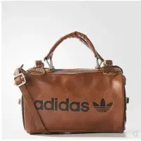 在飛比找Yahoo!奇摩拍賣優惠-現貨#Adidas 愛迪達女生包包 皮革單肩包 小筒包 斜跨