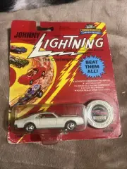 CUSTOM TORNADO THE CHALLENGERS 1/64 JOHNNY LIGHTNING NIP LIMITED EDITION