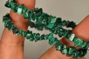 *MALACHITE* Chip Bead Bracelet Elastic Natural Stones Healing Crystal