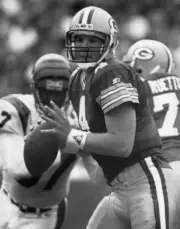Brett Favre Green Bay Packers drops back to pass 1990s Old Photo 3