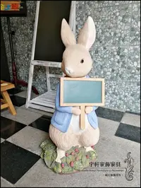 在飛比找Yahoo!奇摩拍賣優惠-【現貨】彼得兔超大型80cm波麗娃娃存錢桶 撲滿 黑板告示牌