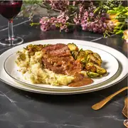Garlic & Herb Roasted Beef with Roast Vegetables and Gravy 350g (Gluten-free)